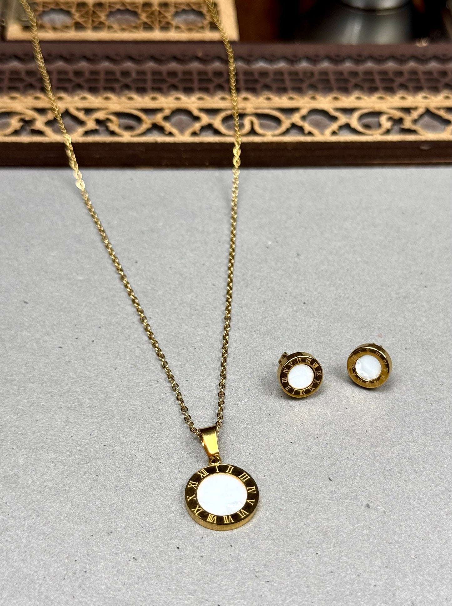 Stainless steel pendant set