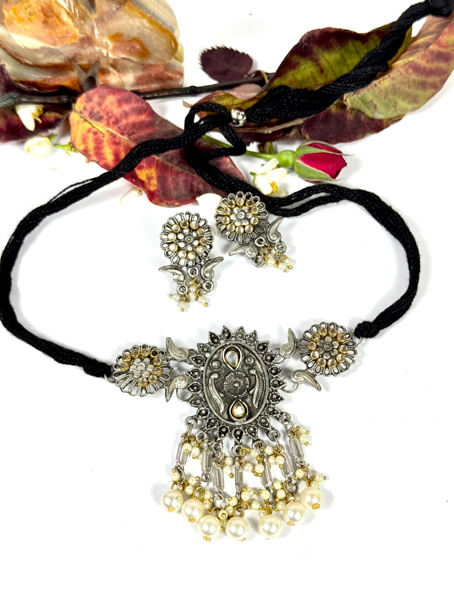 Oxidised Kundn Choker Set