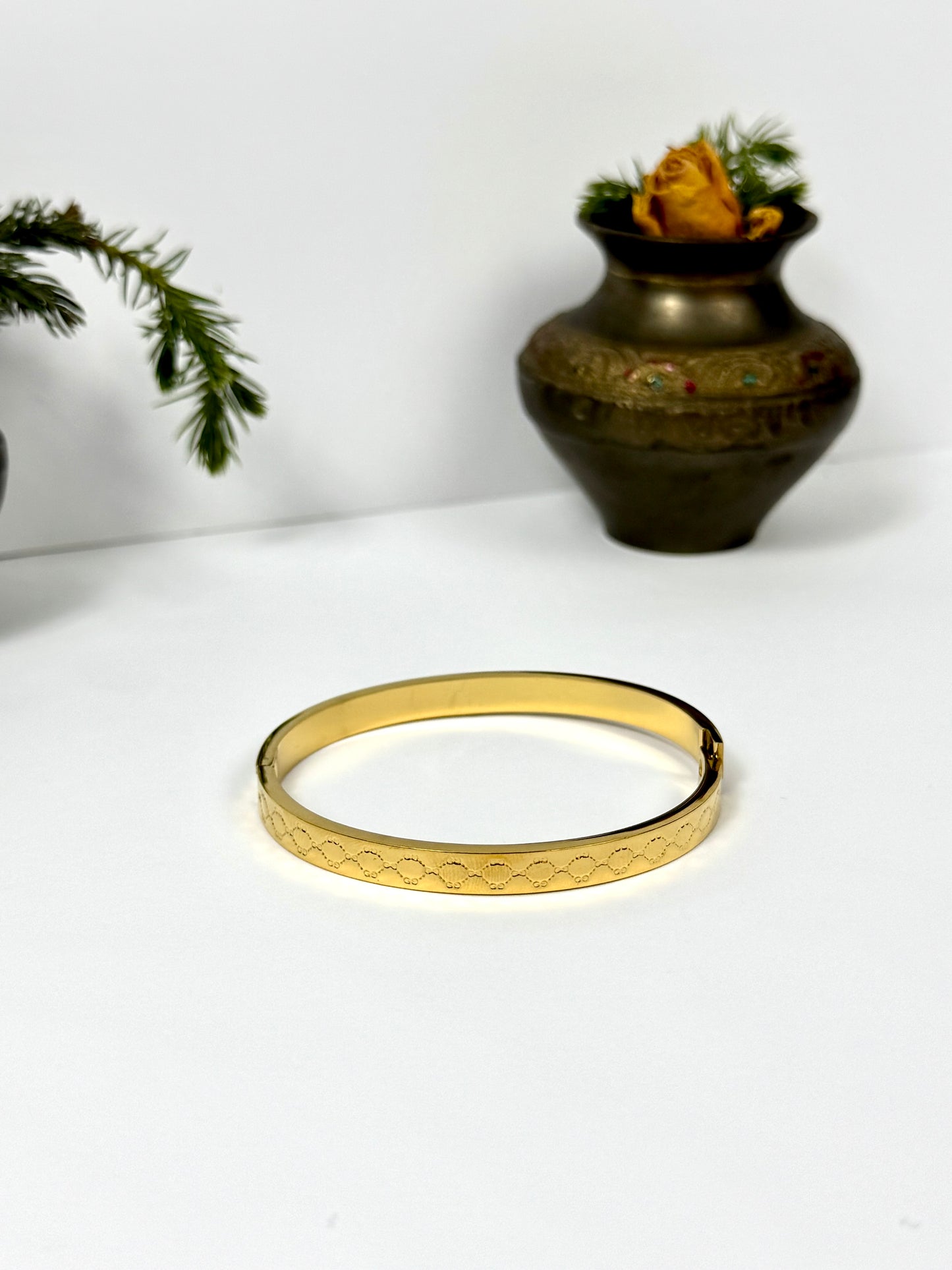 Stainless steel openable Bangle