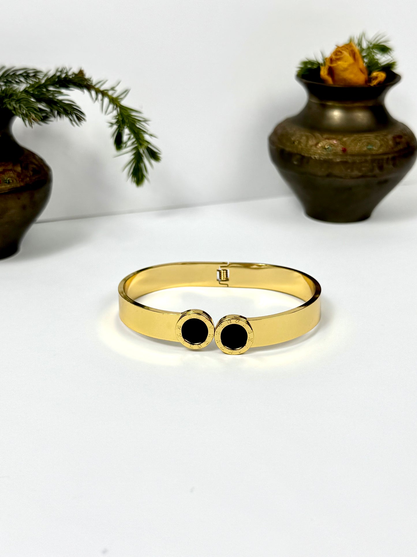 Stainless steel opnable Bangle