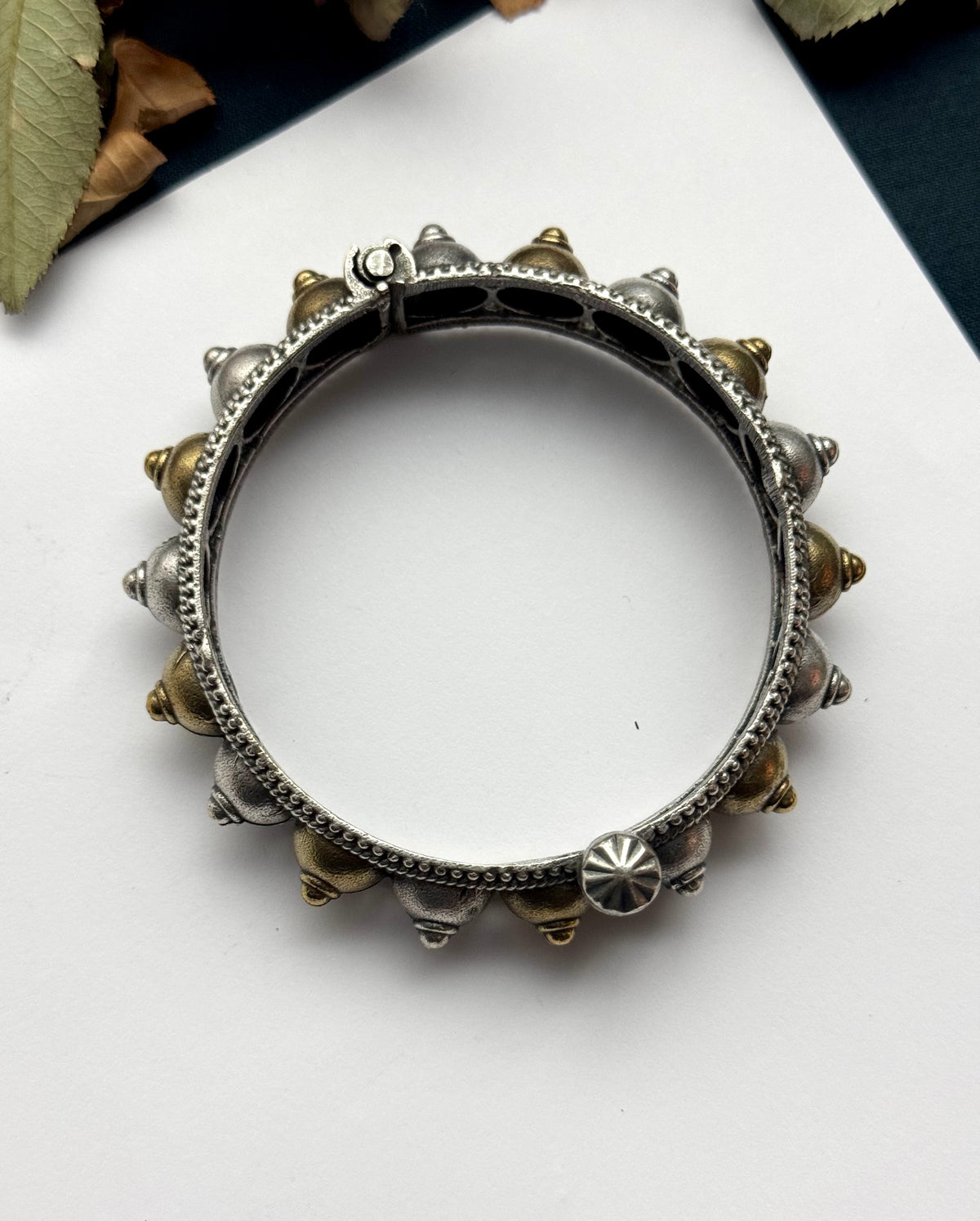 Premium brass made oxidised openable Bangle ( size standard 2.6)
