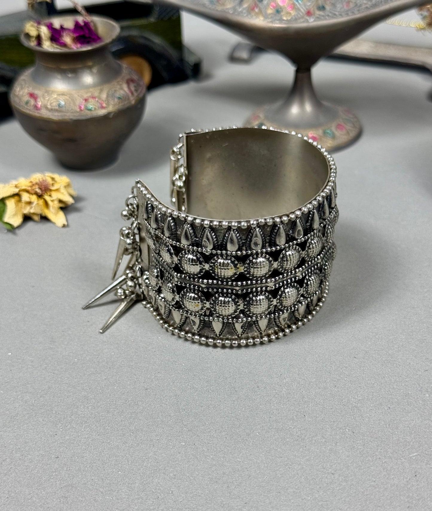 Nigah-e-Naaz Oxidised Bangle