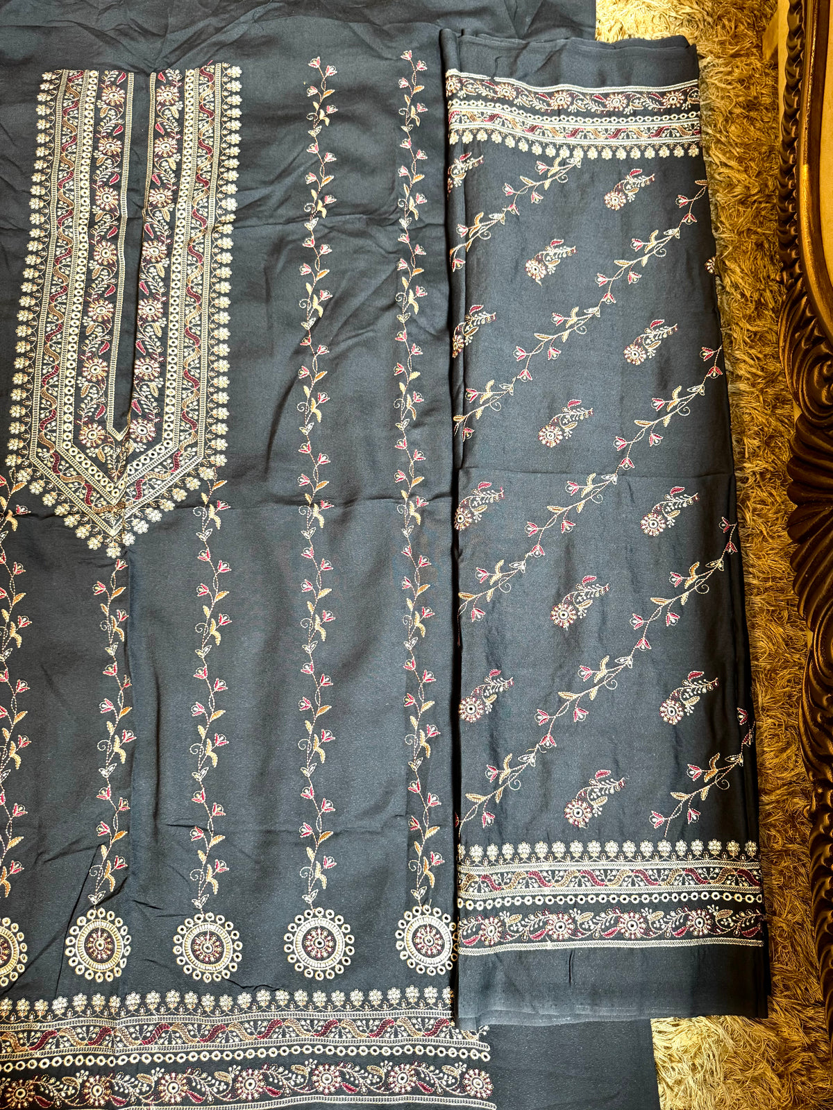 Libas-e-Shireen orignal karandi 3pcs Embroidered suit