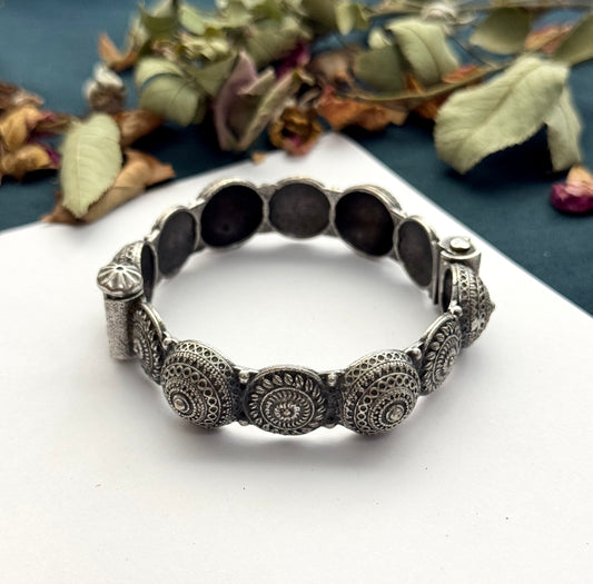 Premium Brass Made Oxidised Bangle / size 2.6