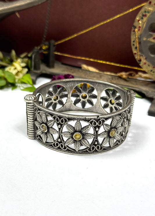 Brass made Mah-e-hush Oxidised Bangles