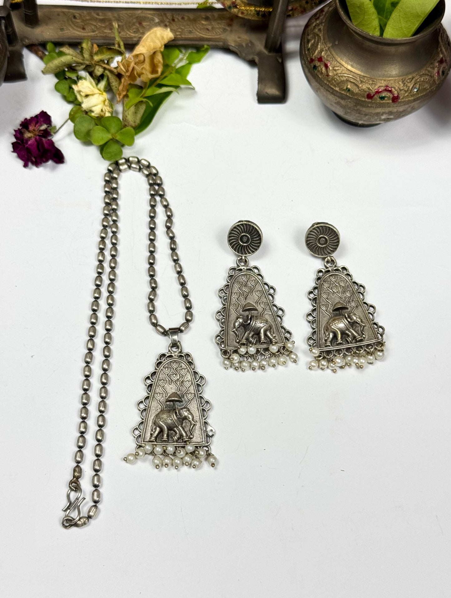 Premium Oxidised Mahira pendant set