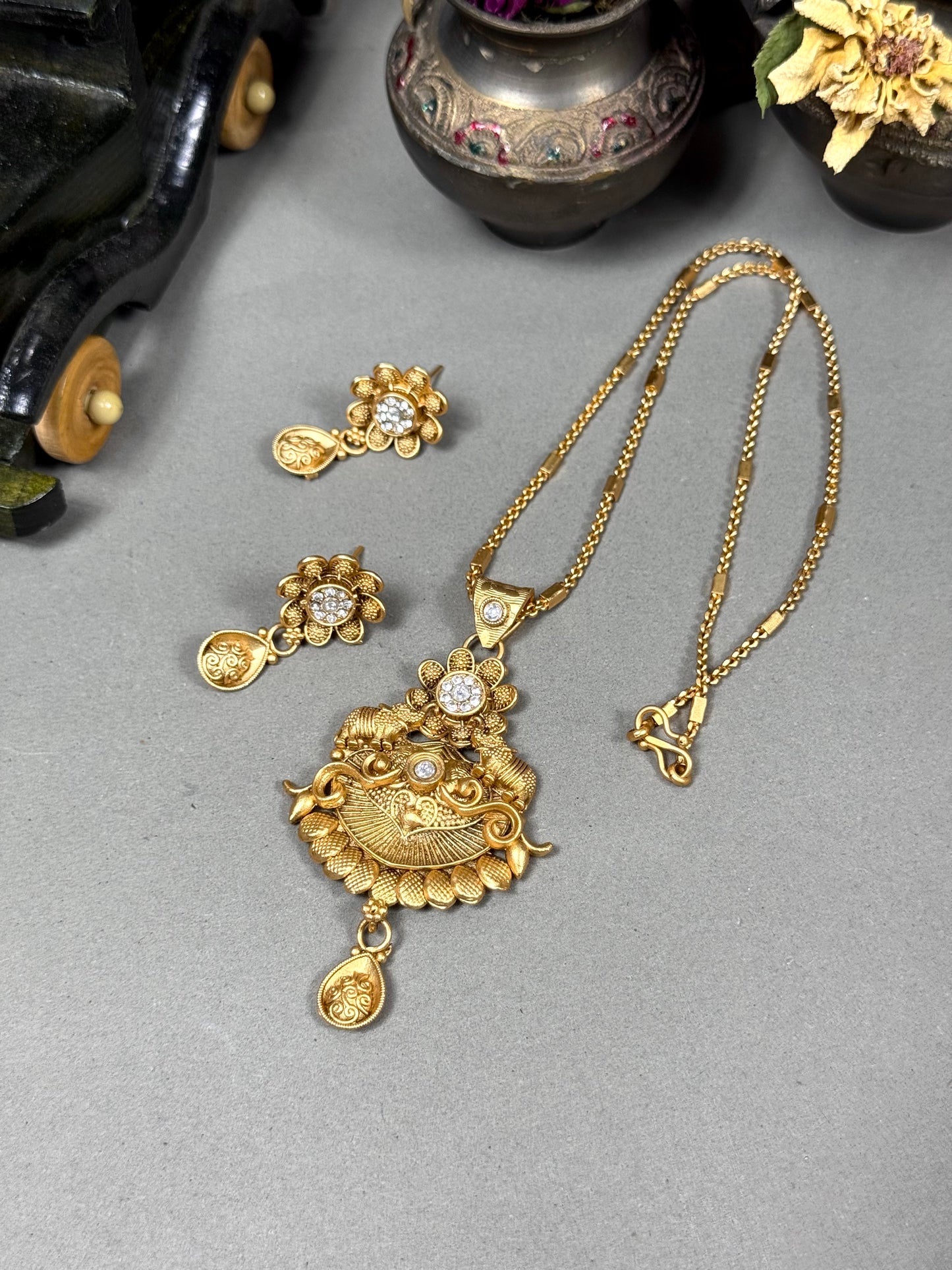 Rajwadi Brass Pendant Set