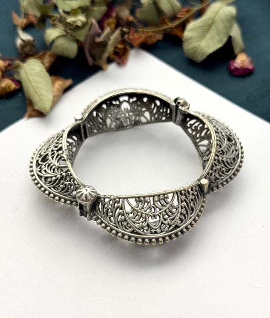 Premium Oxidised Brass Made Openable Bangle / Size 2.6