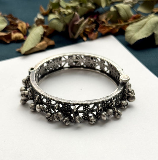Premium Brass made oxidised openable Bangle ( size standard 2.6)