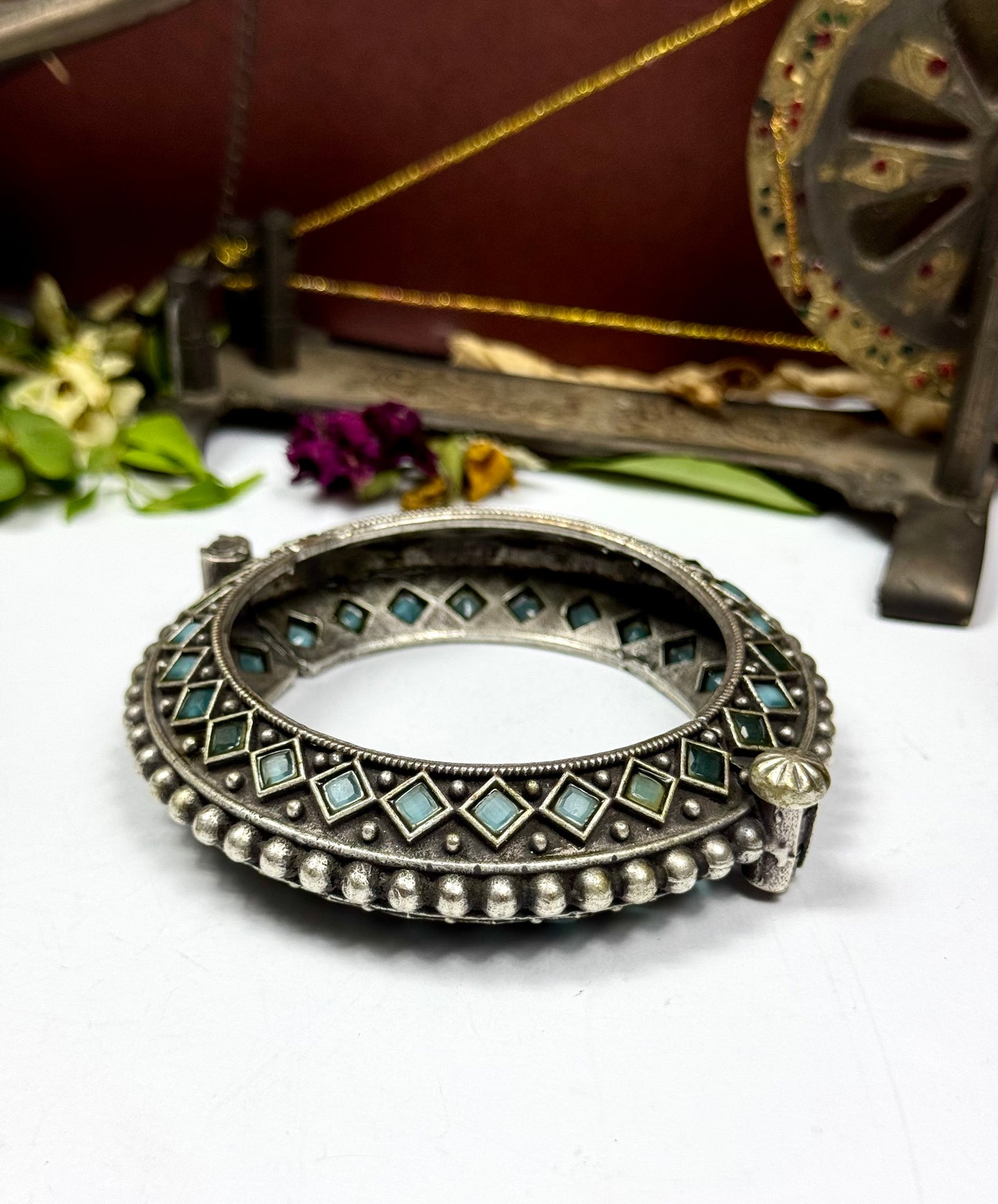 Brass made Taj-e-Mah oxidised Bangle