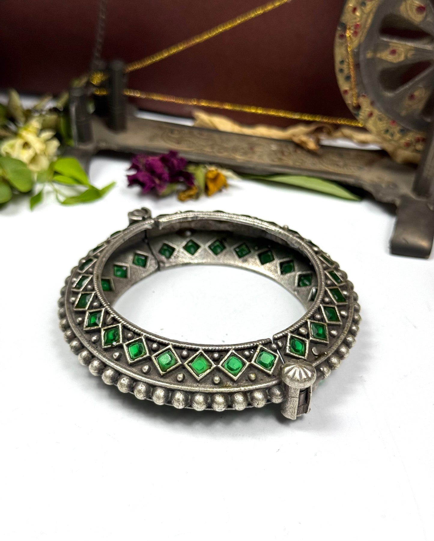 Brass made Taj-e-Mah oxidised Bangle