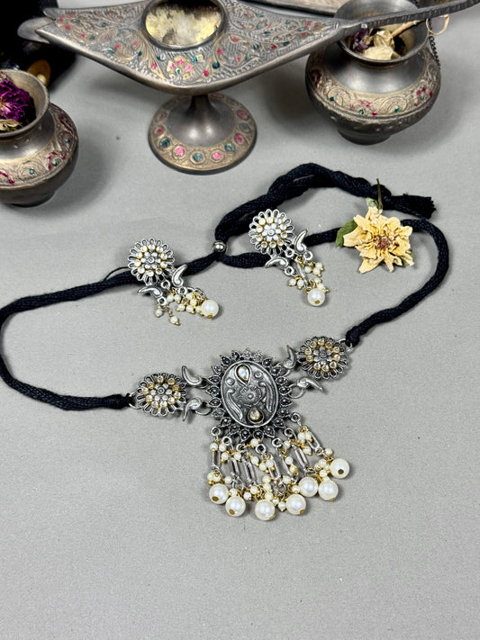 Oxidised Kundn Choker Set