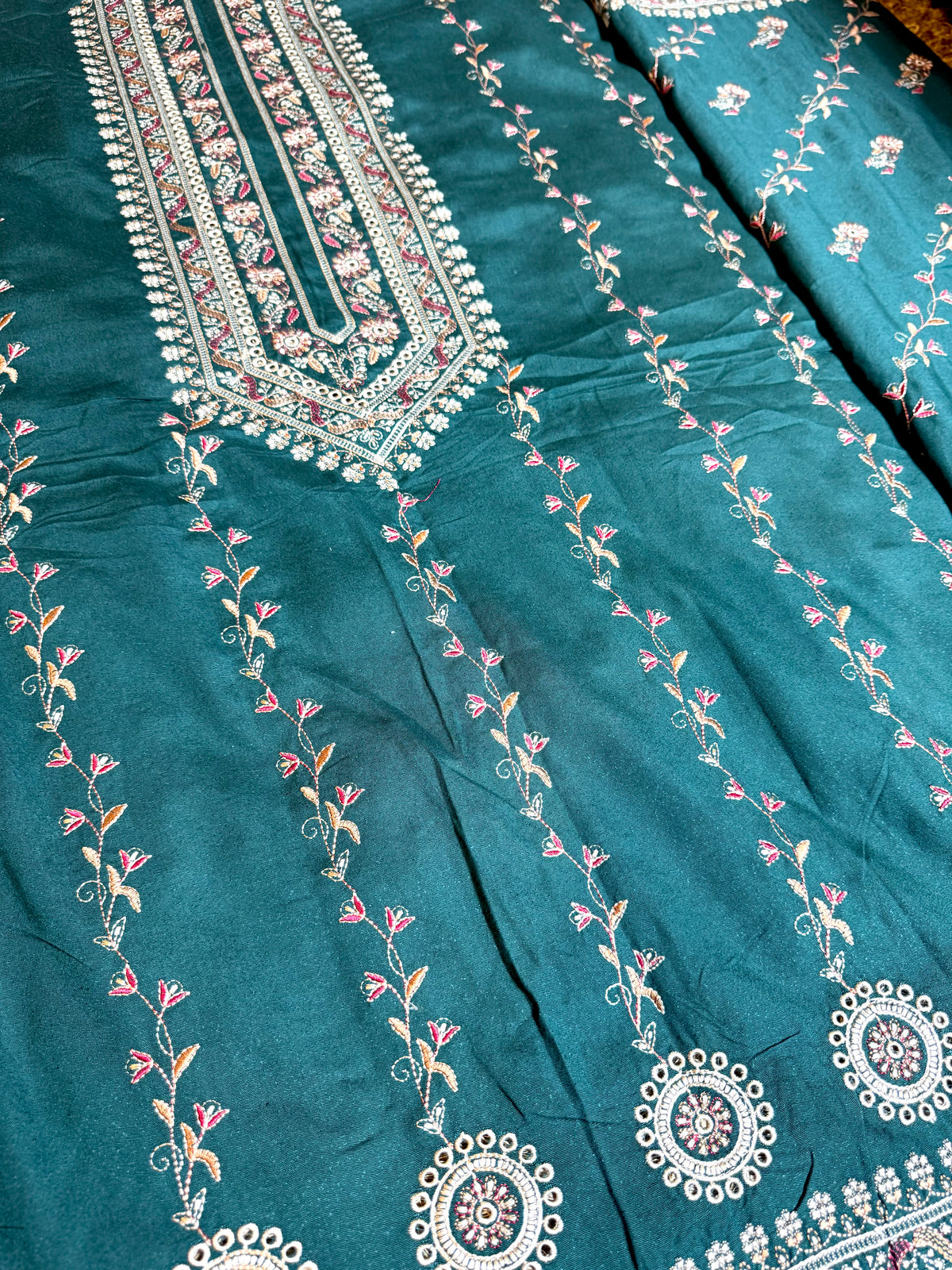 Libas-e-Shireen orignal karandi 3pcs Embroidered suit