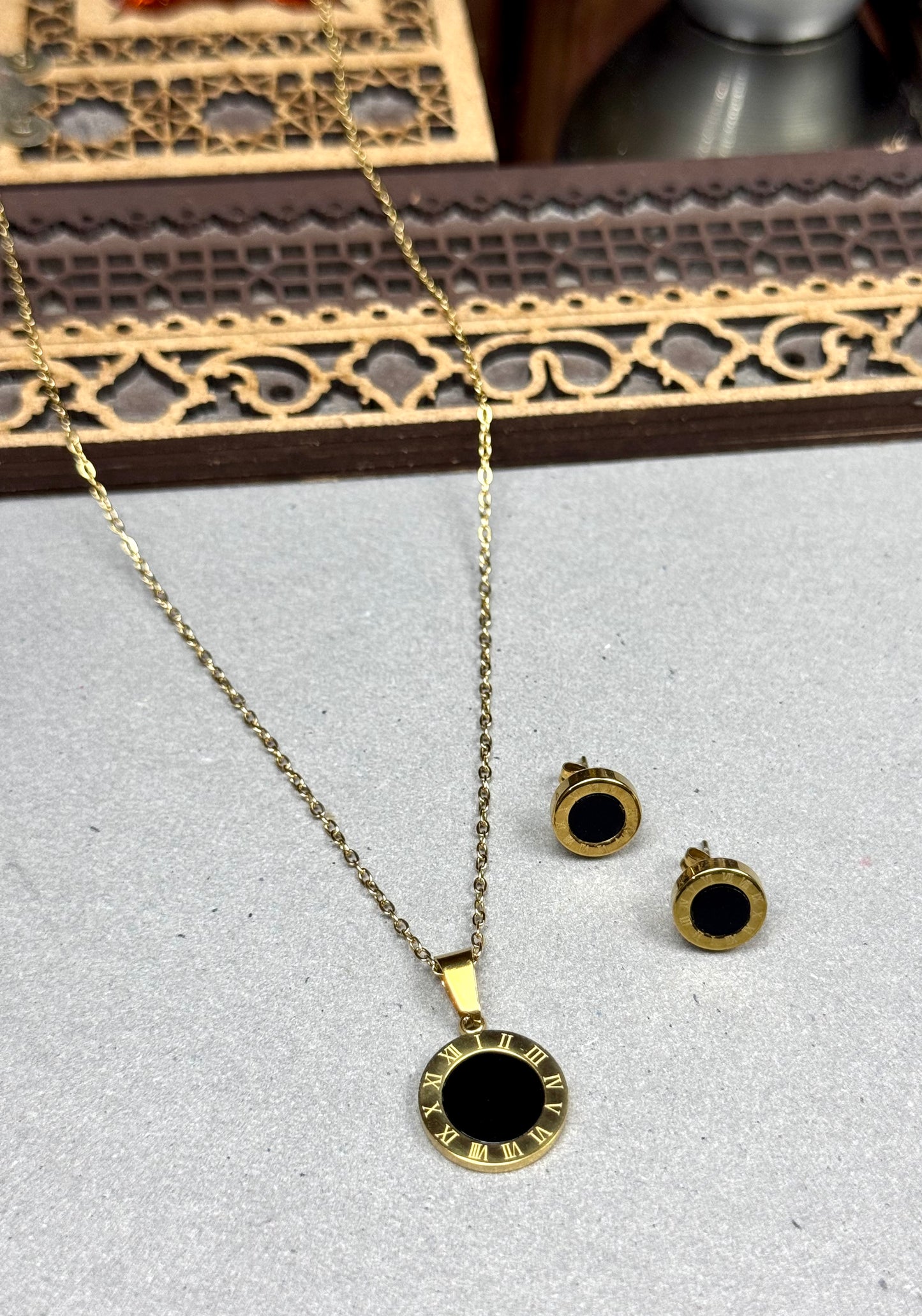 Stainless steel pendant set