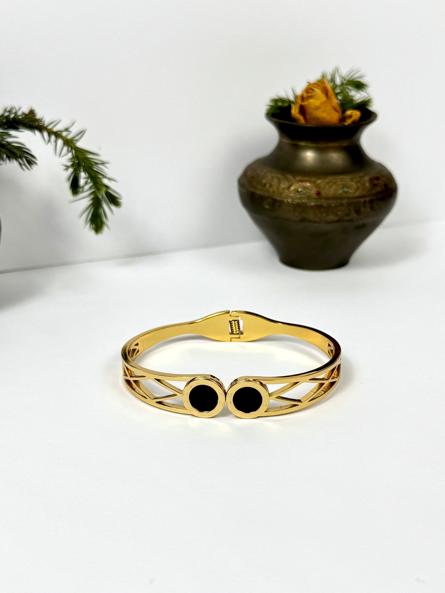 Stainless steel openable Bangle