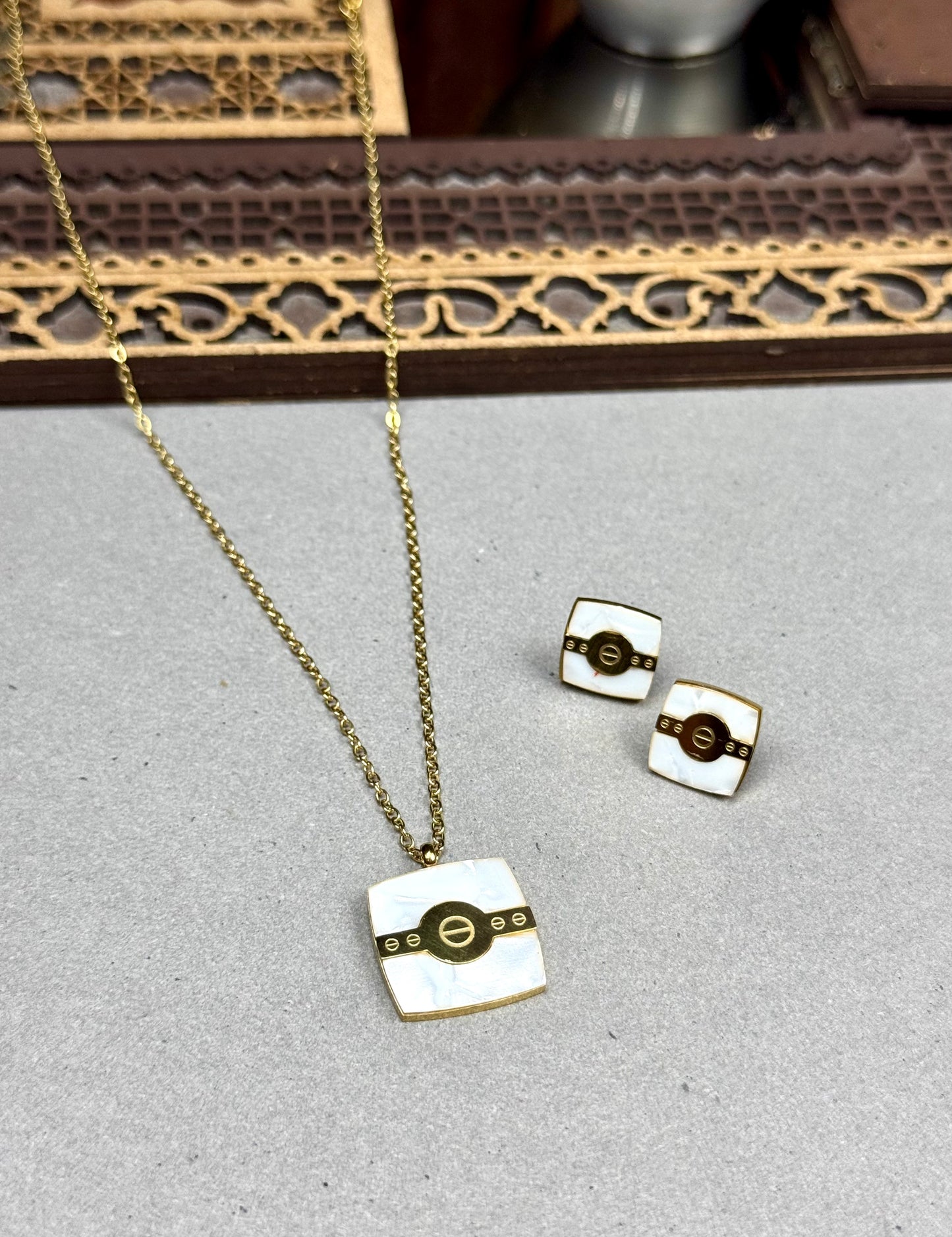 Stainless steel pendant set