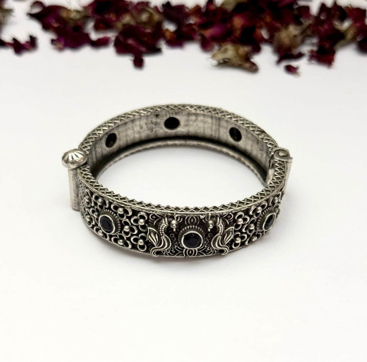 Premium brass made Oxidised Openable Bangle