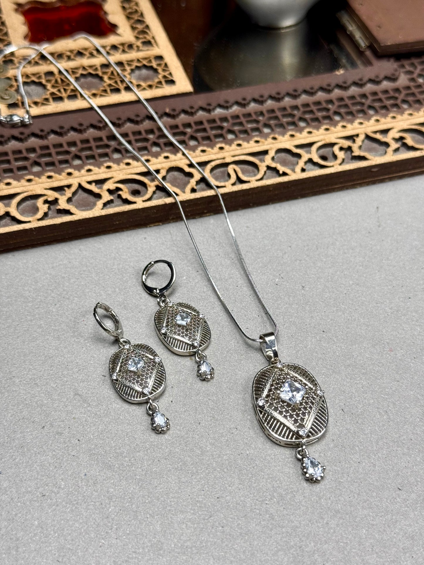 Stainless steel pendant set
