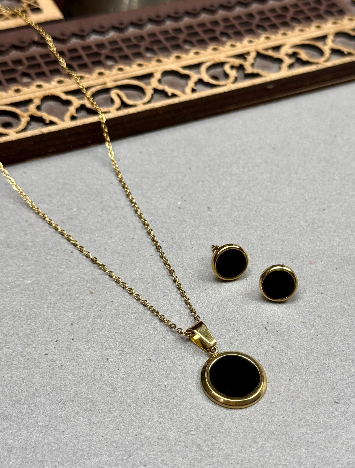 Stainless steel pendant set