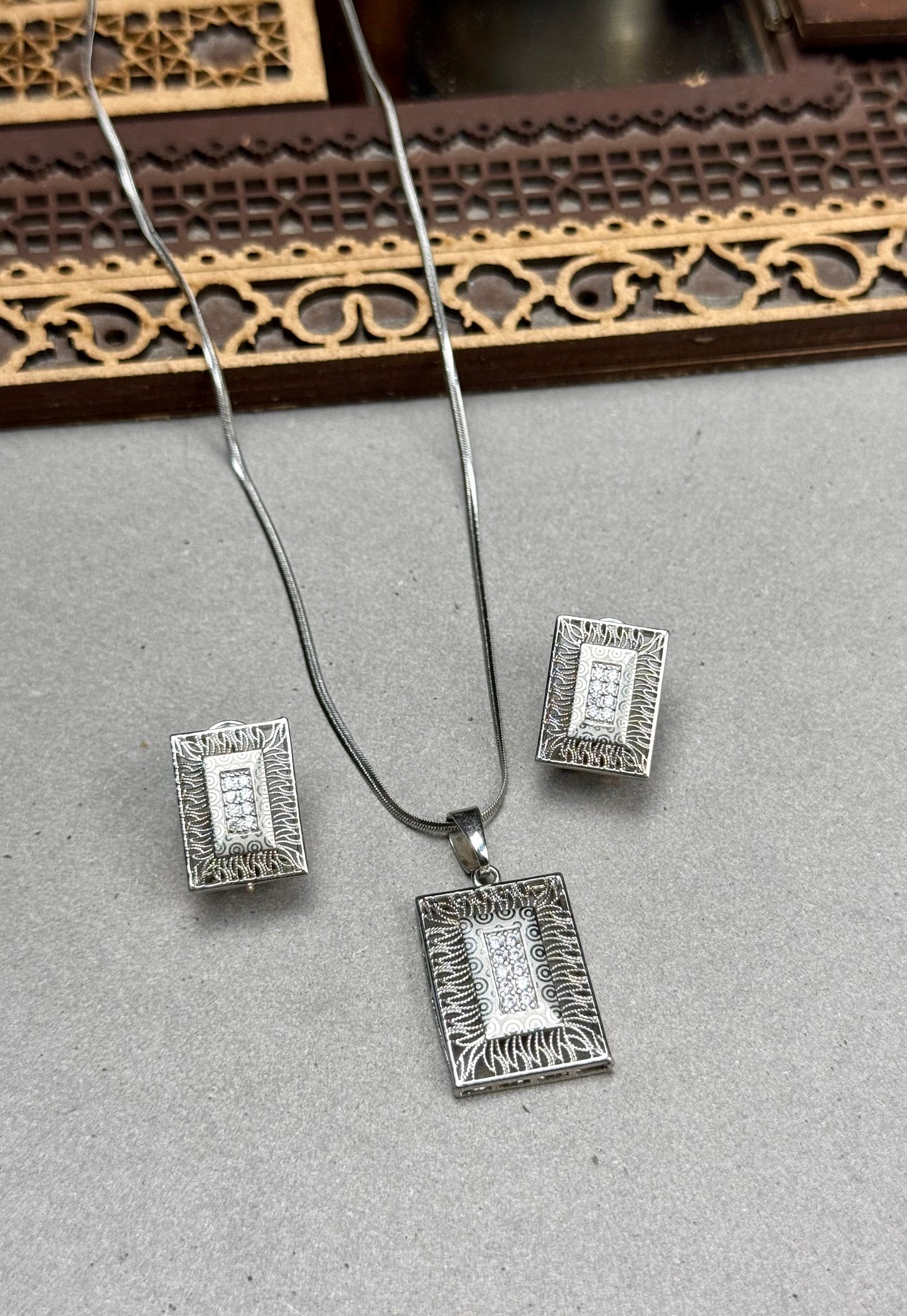Stainless steel pendant set