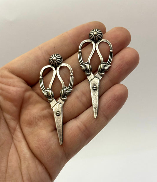 Oxidised Scissor tops