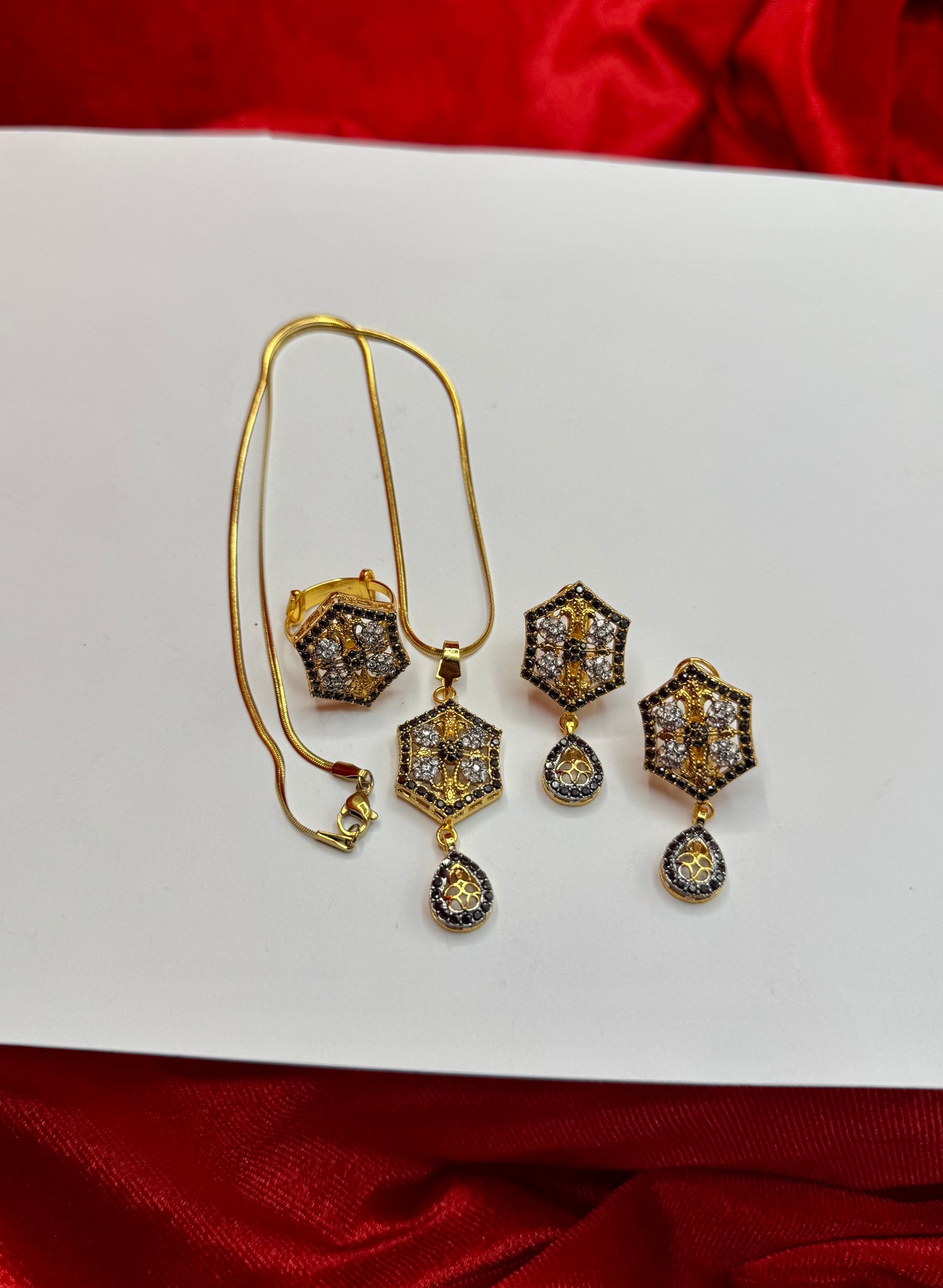 Egyptian Asma Pendant Set