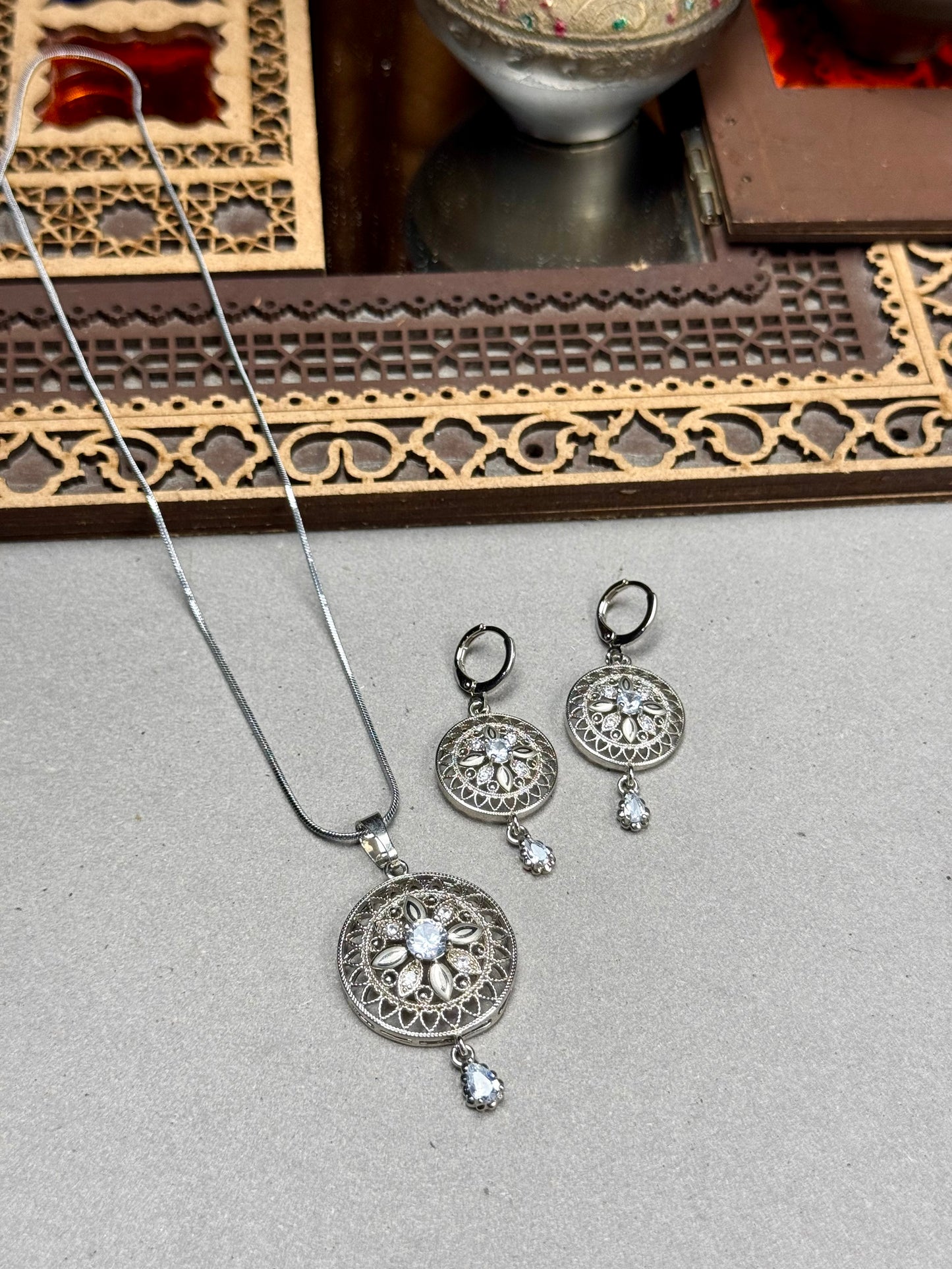 Stainless steel pendant set